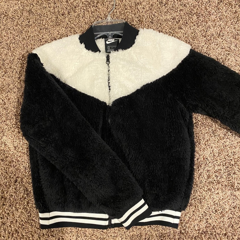 NIKE zip up jacket 🖤